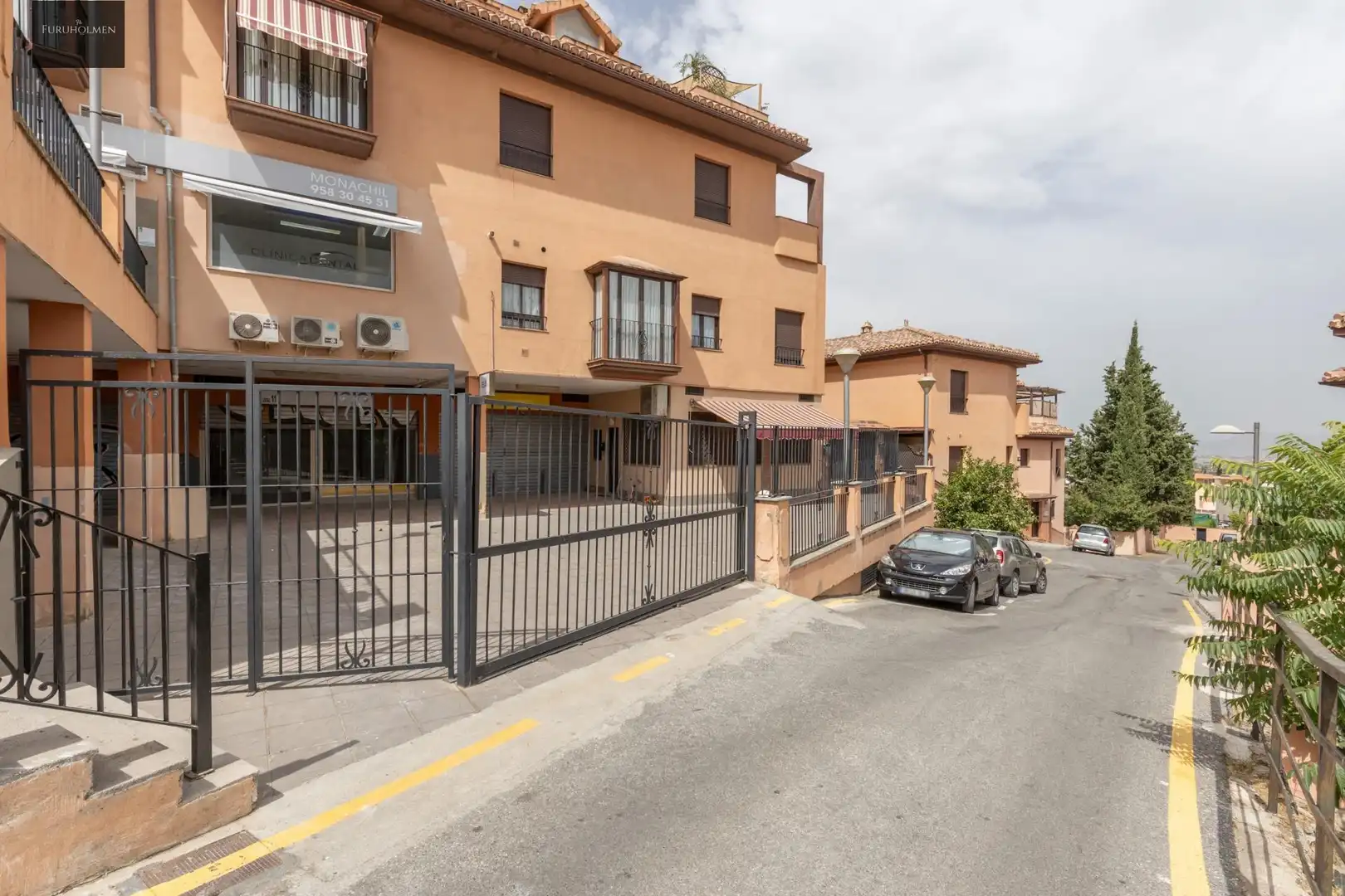 Vista exterior de Casa adosada en venda en Monachil amb Aire condicionat, Calefacció i Terrassa