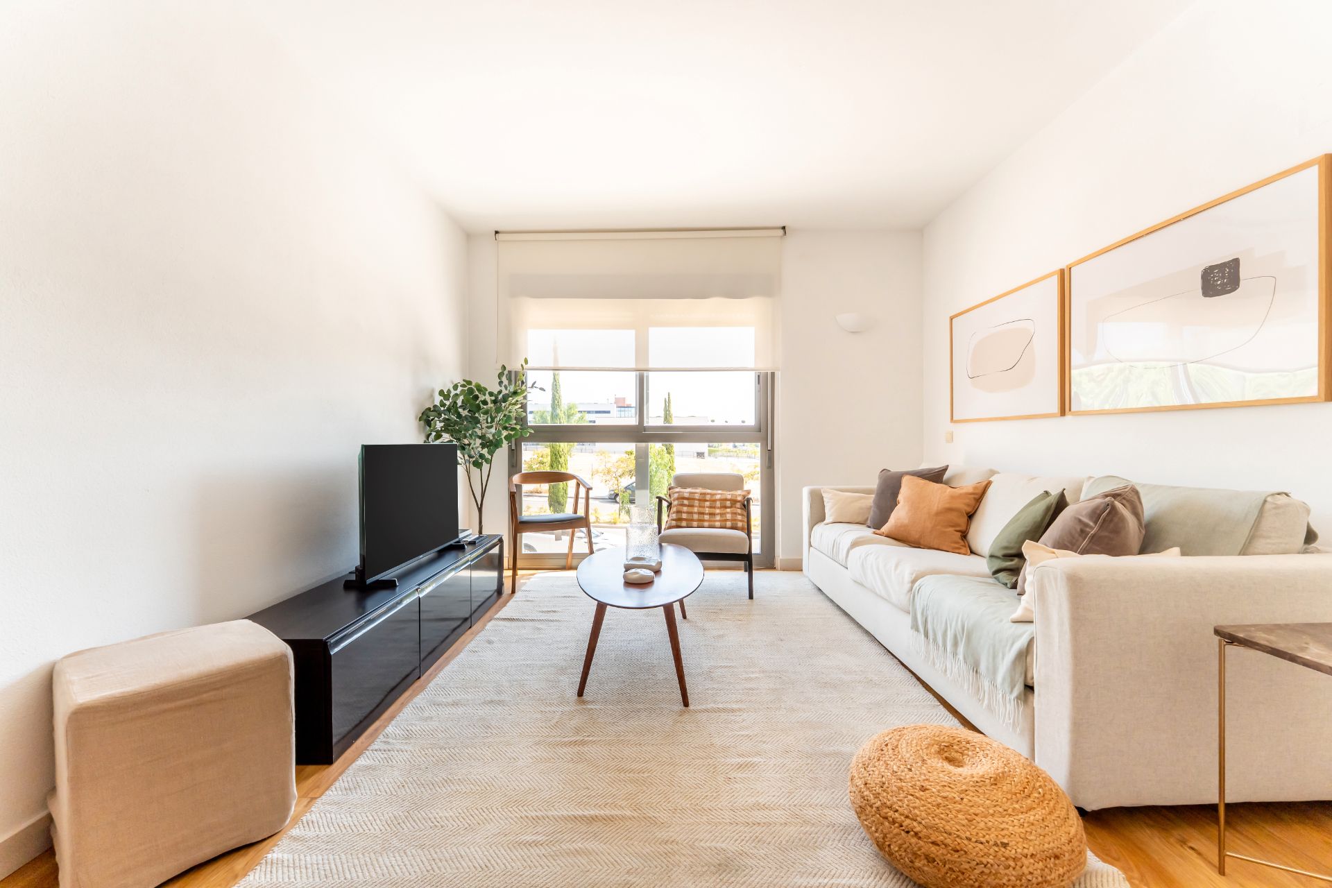 Living room of Flat to rent in  Madrid Capital  with Air Conditioner, Heating and Parquet flooring