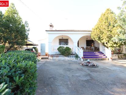 Exterior view of House or chalet for sale in La Pobla de Vallbona  with Terrace and Swimming Pool