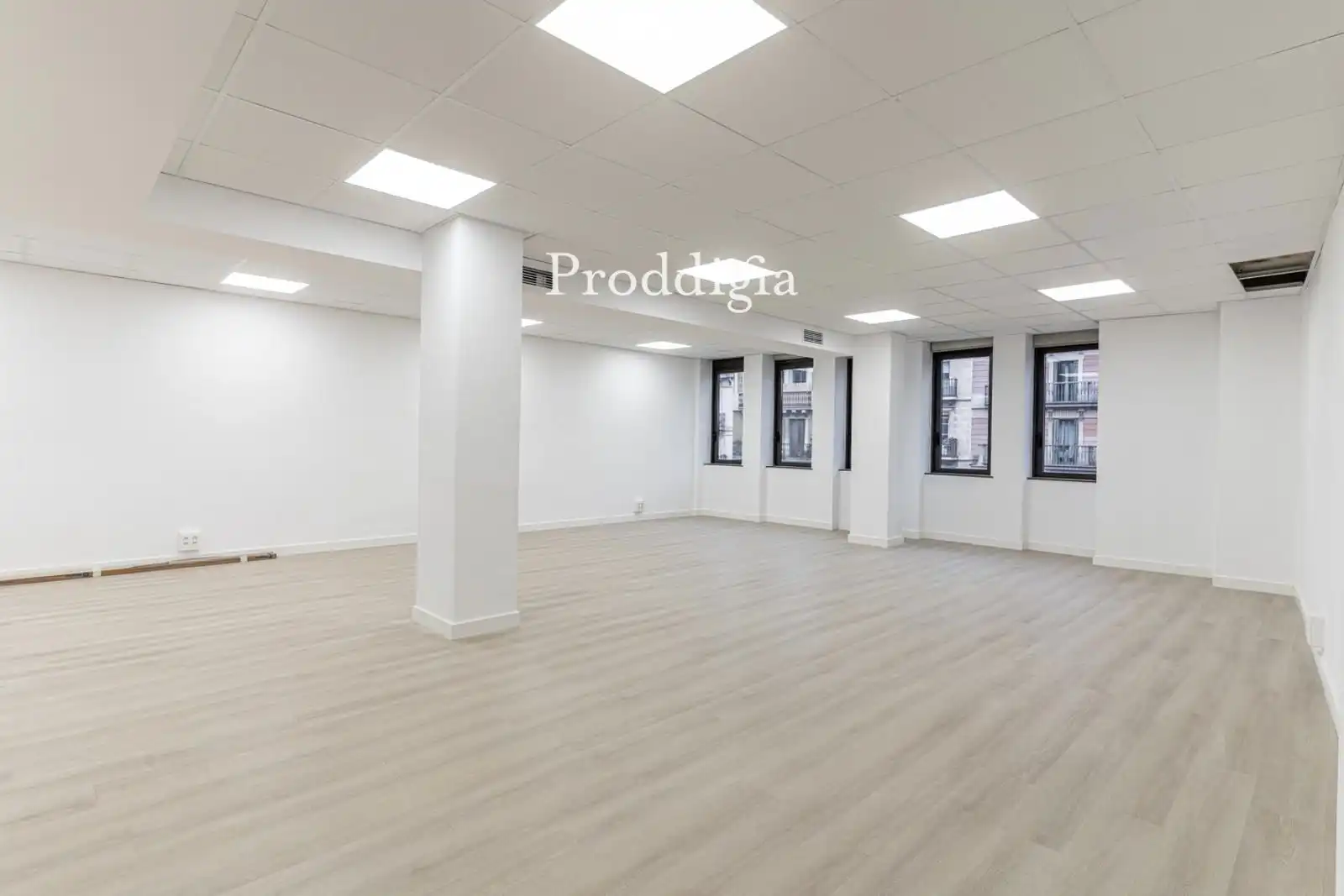 Oficina de lloguer en  Barcelona Capital amb Aire condicionat, Calefacció i Alarma