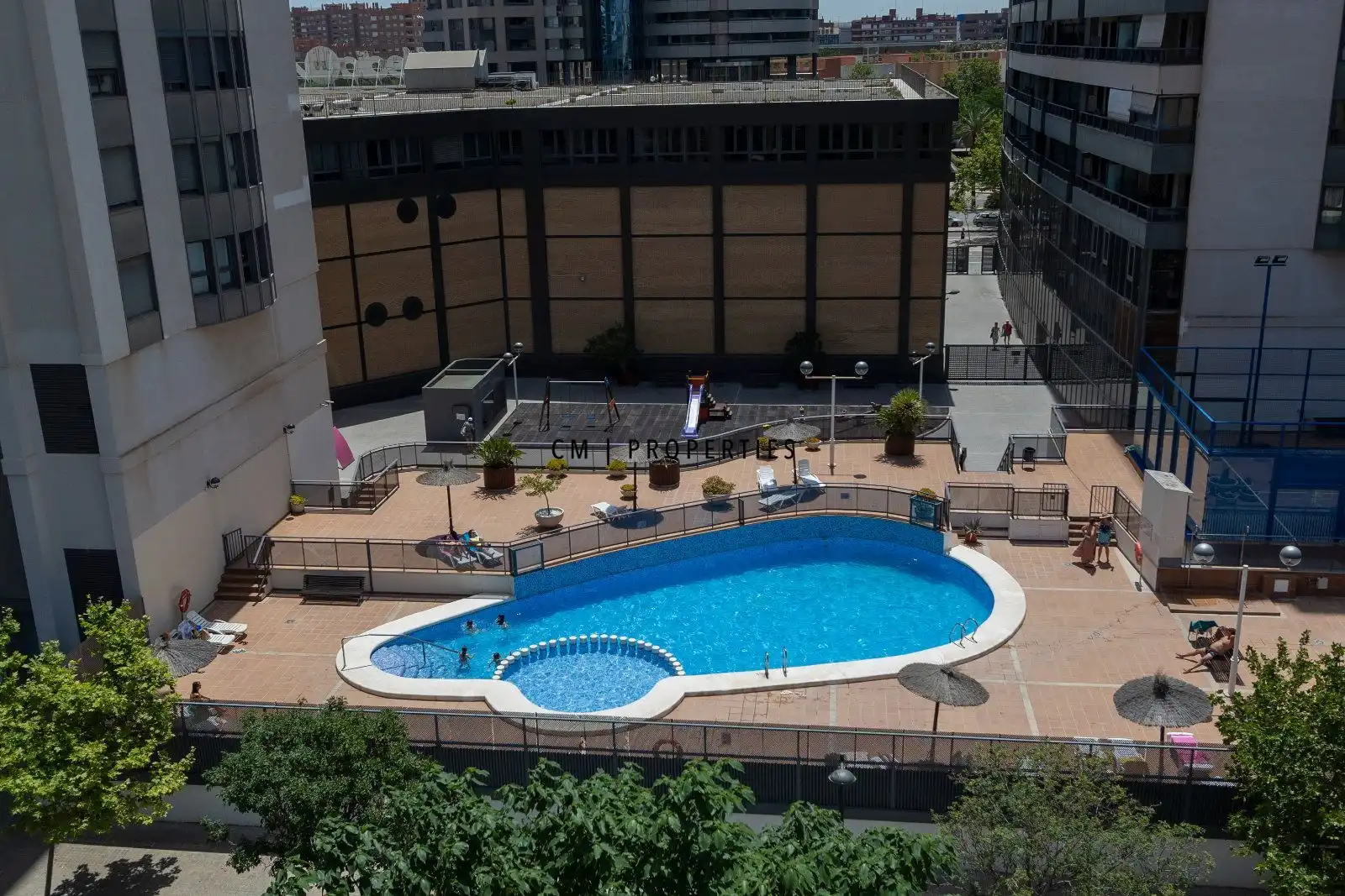 Piscina de Ático de alquiler en Valencia con Aire acondicionado, Calefacción y Trastero