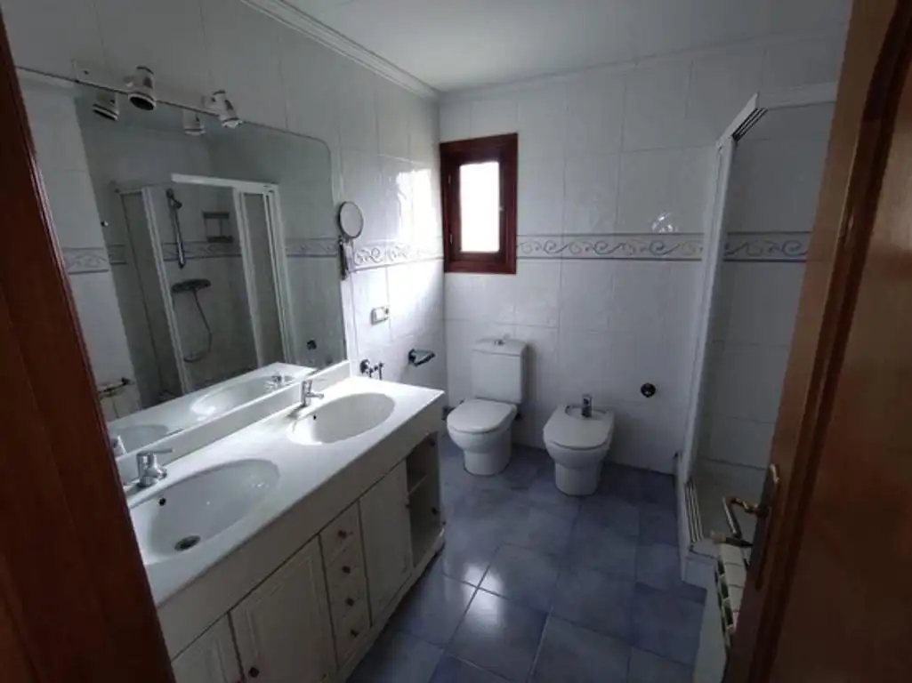 Bathroom of Houses for sale in El Campello  with Private garden and Swimming Pool