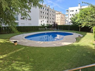 Pis amb piscina en venda a Cossetania