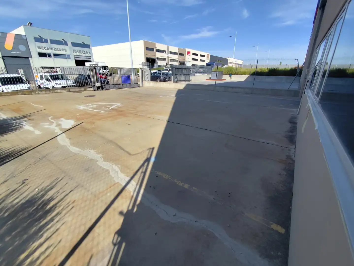 Parkplatz von Fabrikhallen zur Miete in Valladolid