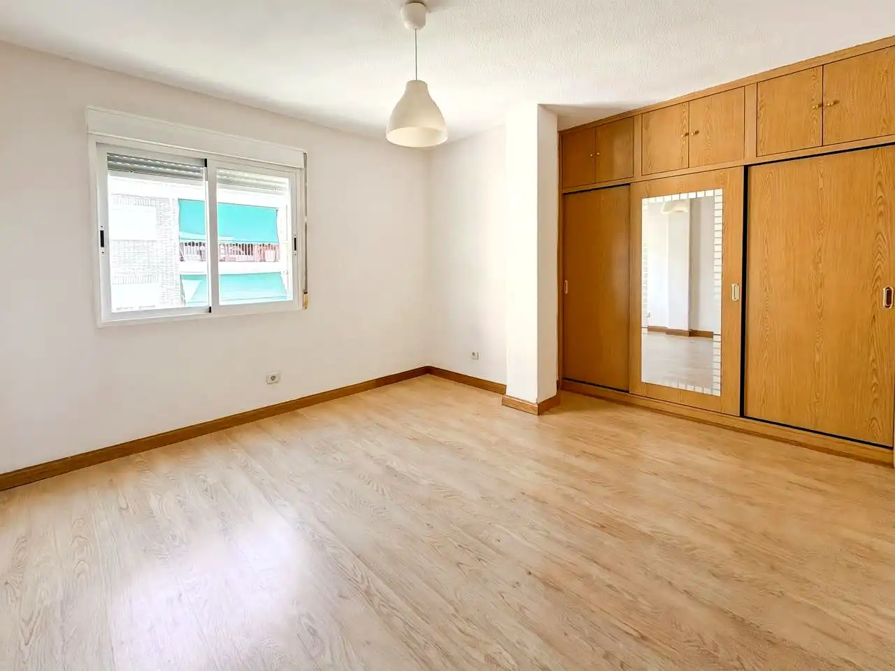 Schlafzimmer von Wohnung zum Verkauf in San Sebastián de los Reyes mit Klimaanlage, Heizung und Terrasse