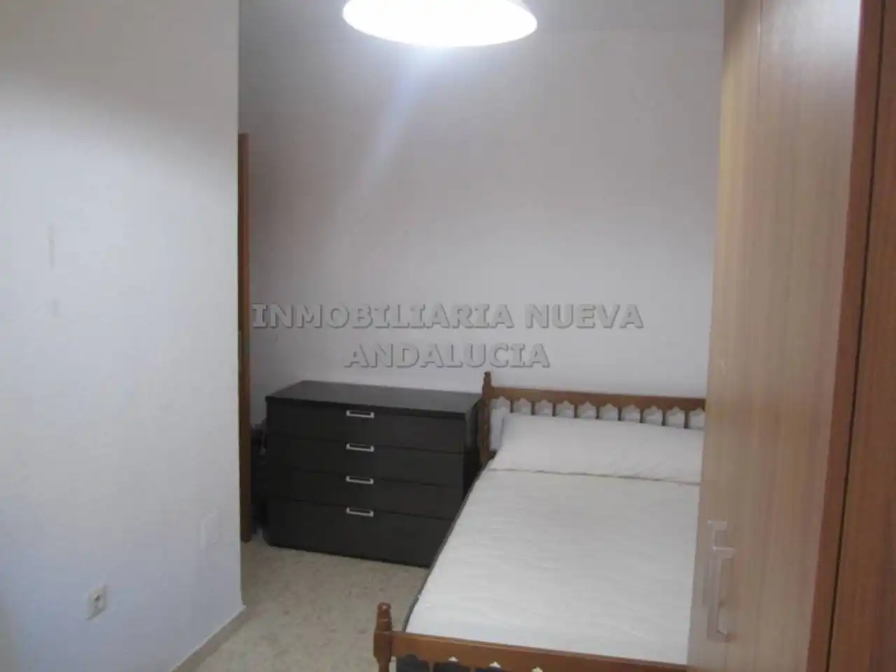 Dormitori de Pis de lloguer en Almería amb Aire condicionat i Moblat