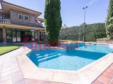 Casa amb piscina en venda a Castillo Campodón