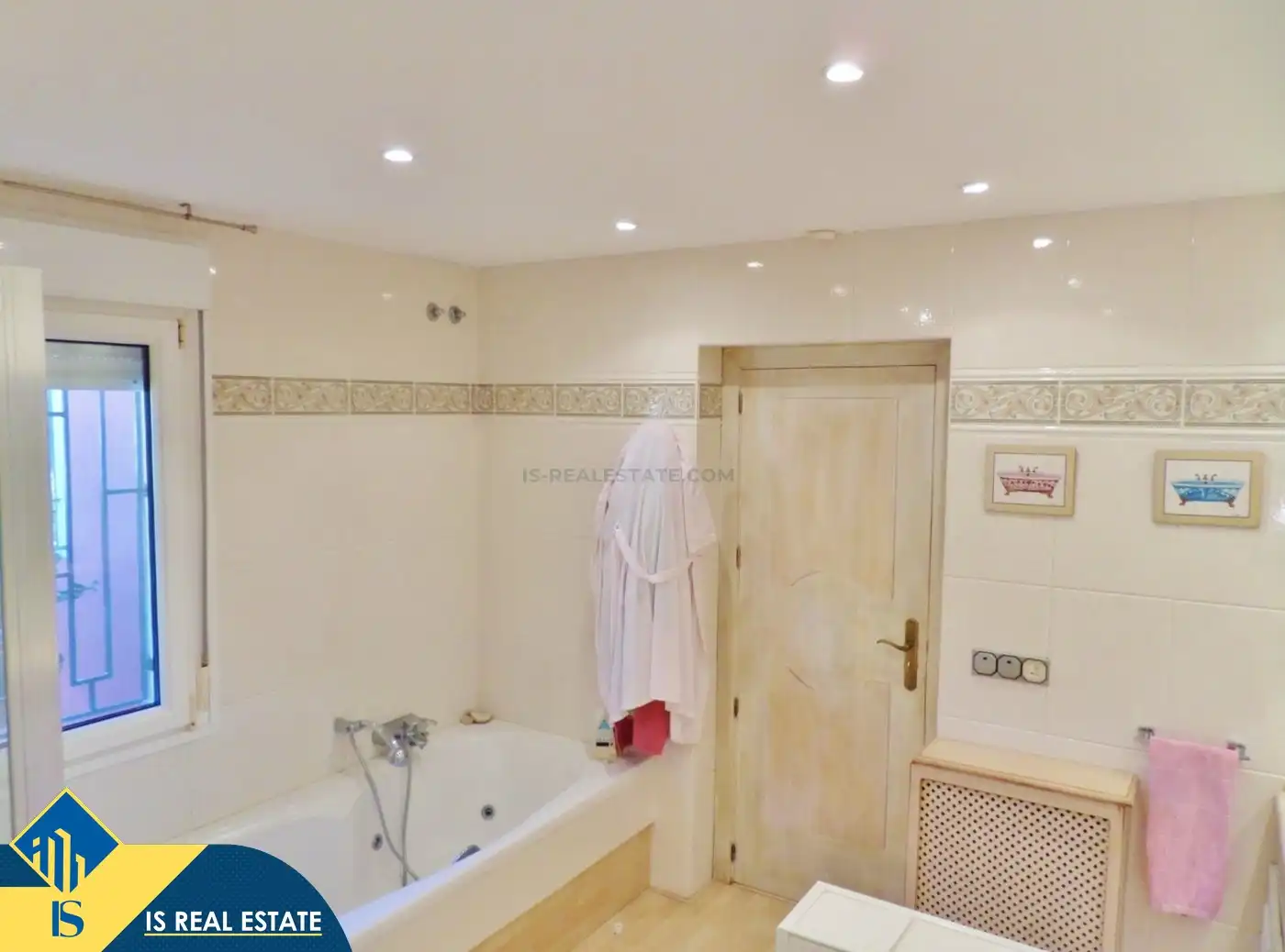 Bathroom of Houses for sale in Alicante / Alacant  with Terrace, Swimming Pool and Furnished