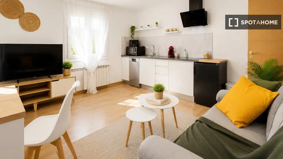 Sala de estar de Apartamento para compartir en Alpedrete con Aire acondicionado, Terraza y Amueblado