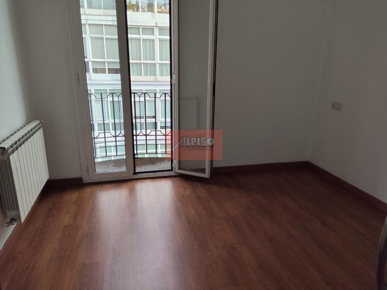 Dormitori de Pis en venda en Ourense Capital  amb Calefacció, Traster i Balcó