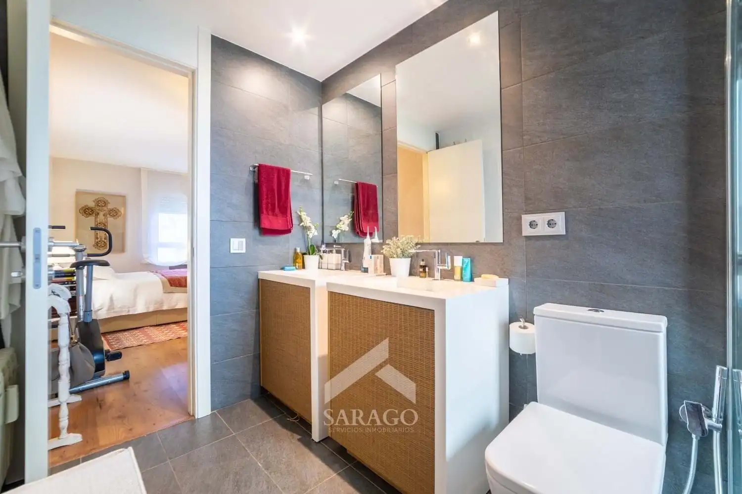 Baño de Piso en venta en Madrid con Calefacción, Trastero y Piscina