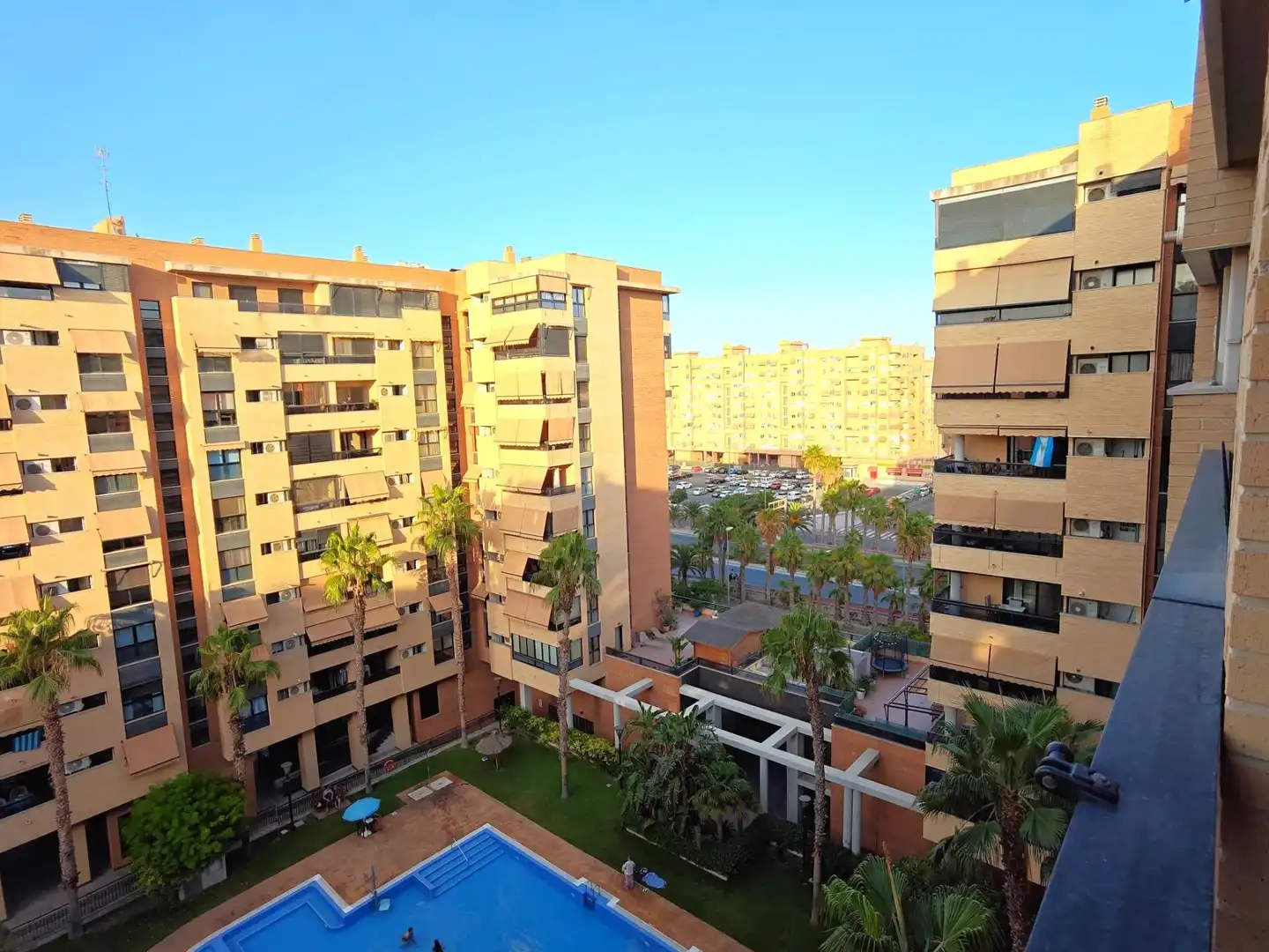 Vista exterior de Pis en venda en Alicante / Alacant amb Aire condicionat, Calefacció i Jardí privat