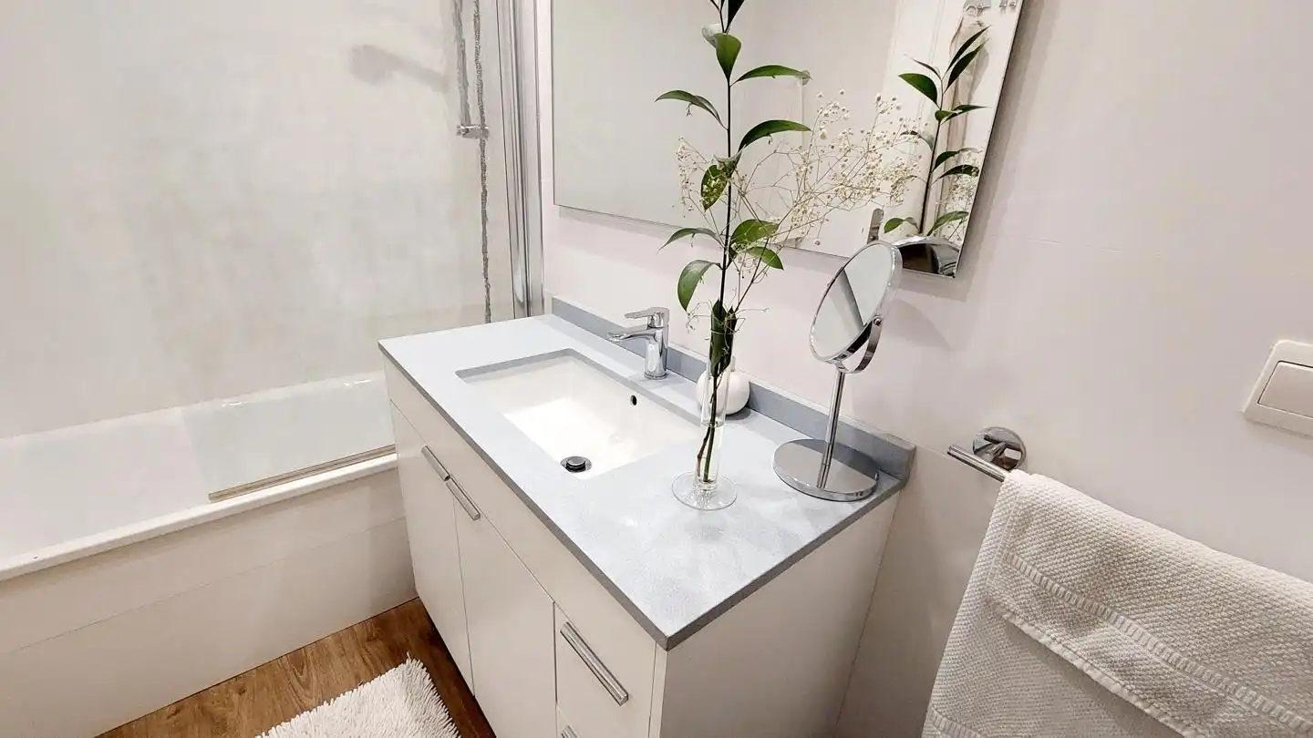 Badezimmer von Wohnung zum Verkauf in Elche / Elx mit Klimaanlage, Balkon und Gemeinschaftspool