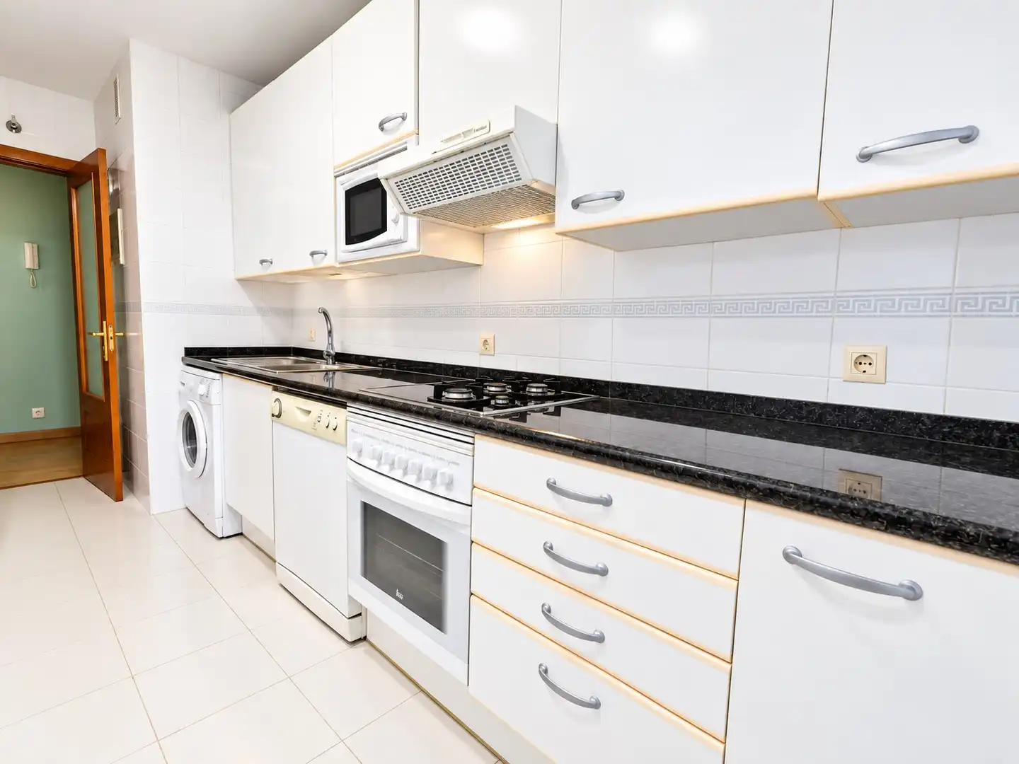 Ground floor with lift for sale in Calle Salvador Allende, imagen 4