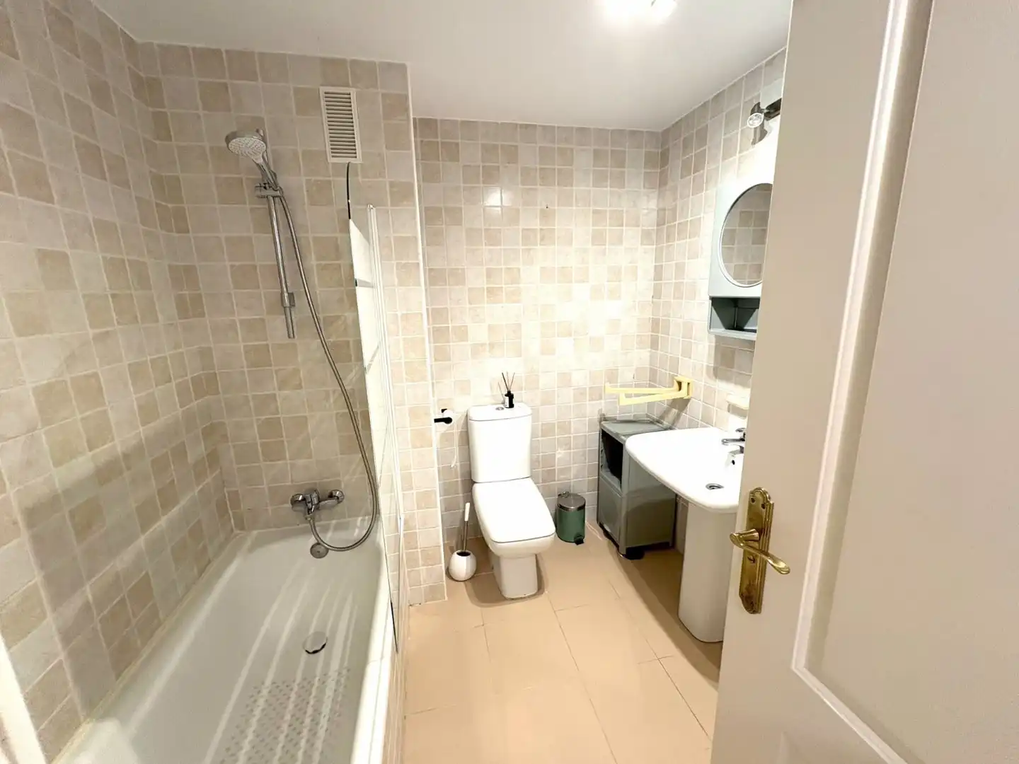 Bathroom of Flat for sale in Marbella  with Air Conditioner, Terrace and Storage room