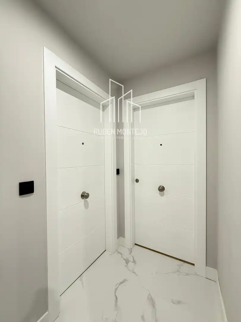 Bathroom of Apartments for rent in Salamanca  with Heating, Parquet flooring and Furnished