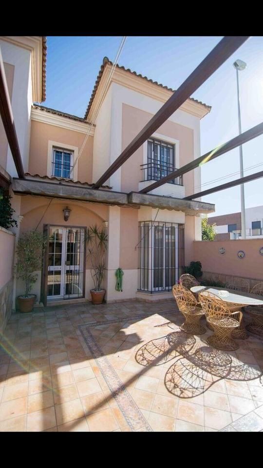 Terrassa de Casa adosada de lloguer en Dos Hermanas amb Aire condicionat, Calefacció i Traster