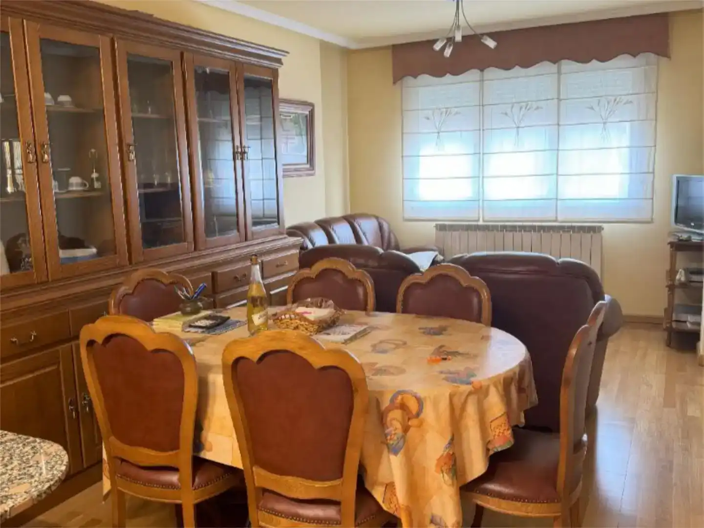 Comedor de Piso en venta en Cacabelos con Parquet, Trastero y Amueblado