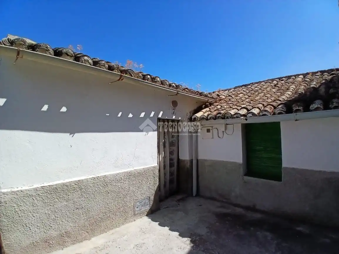 Casa amb jardí en venda a Calera y Chozas, imagen 3