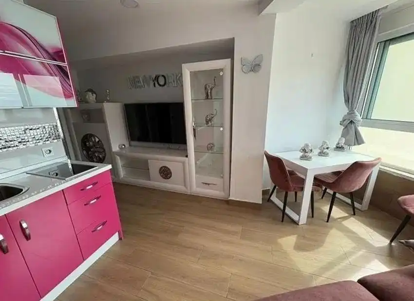 Apartamento con terraza en venta en Puerto Marina, imagen 2