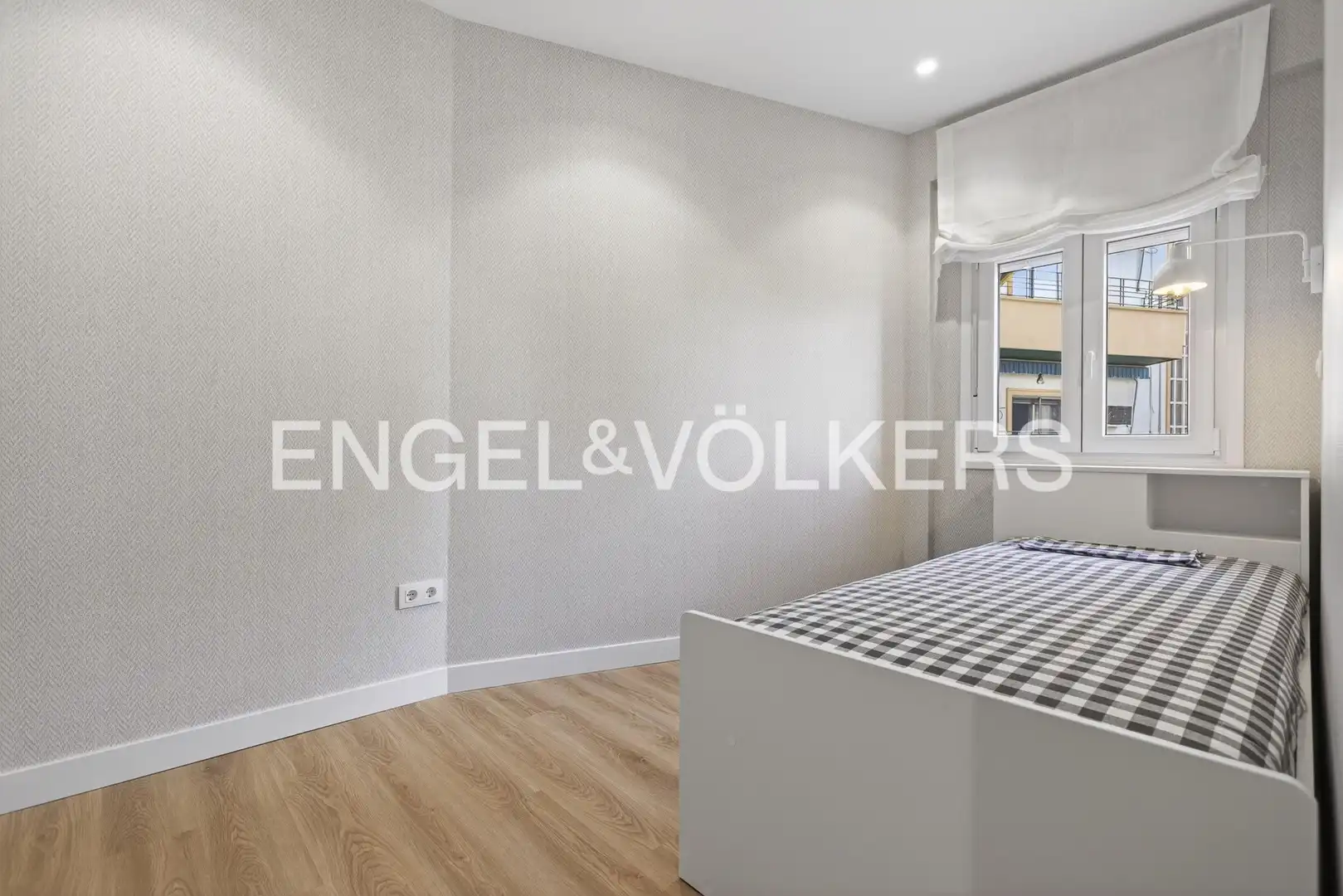 Bedroom of Flat for sale in Sevilla  with Heating, Parquet flooring and Terrace