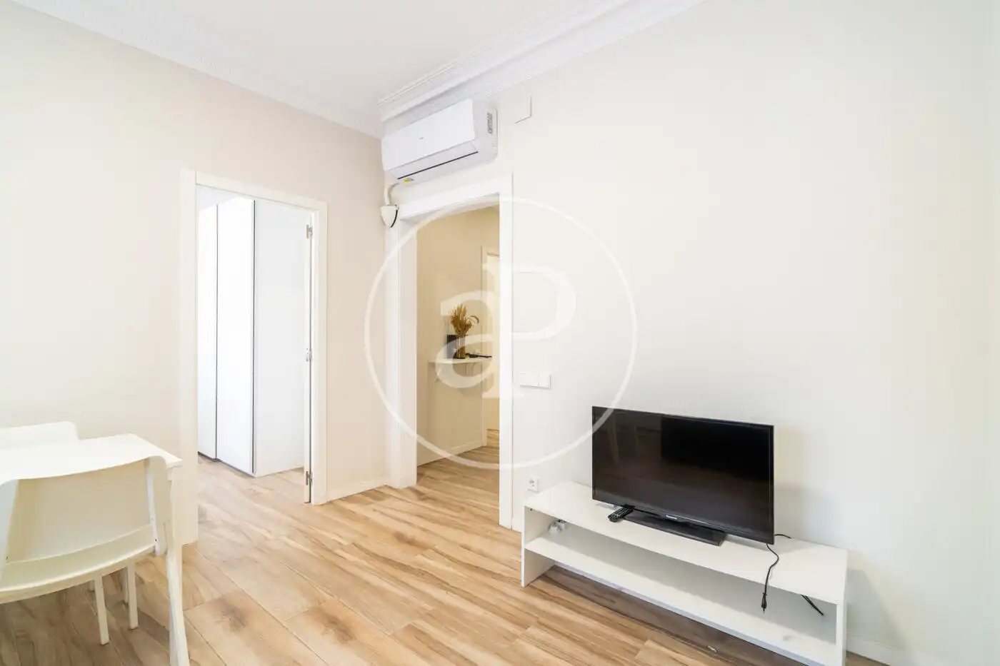 Exterior view of Flat for sale in Barcelona  with Air Conditioner, Heating and Furnished