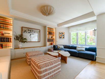 Sala d'estar de Apartament en venda en  Madrid Capital amb Aire condicionat i Terrassa