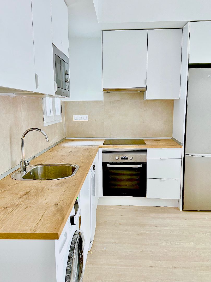 Kitchen of Flat for sale in  Madrid Capital  with Air Conditioner, Terrace and Oven