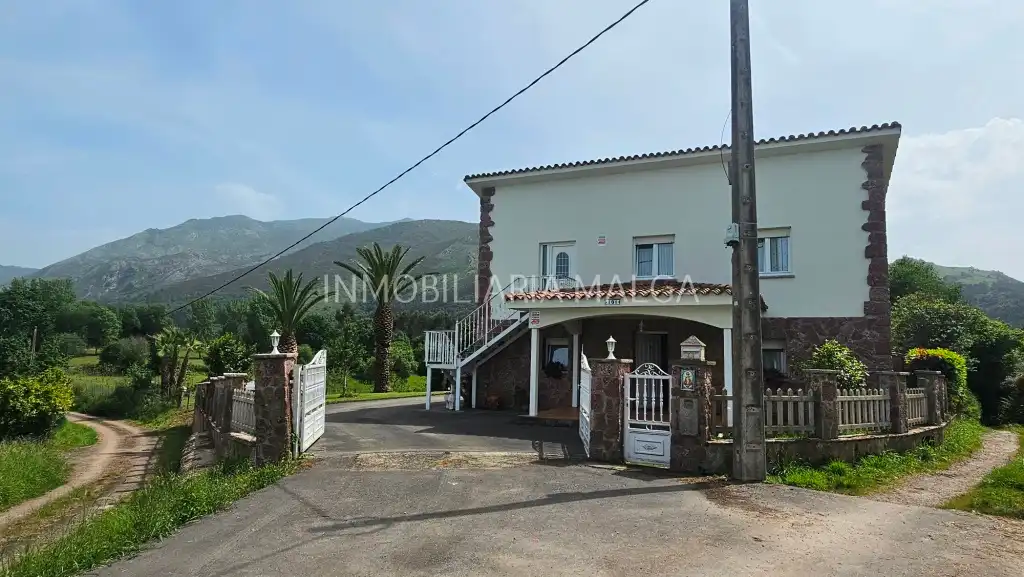 Vista exterior de Casa o chalet en venta en Colunga con Calefacción, Jardín privado y Parquet
