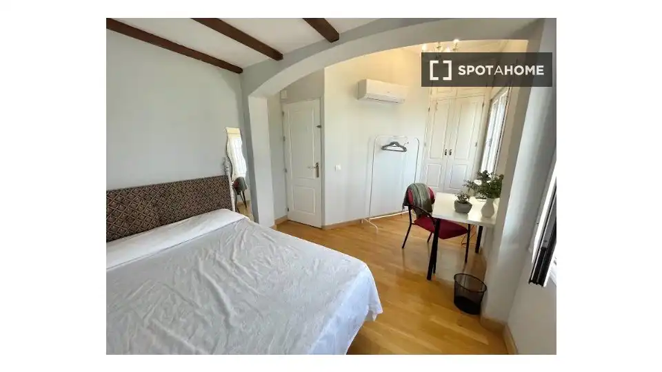 Habitación de Piso de alquiler en Sevilla con Aire acondicionado, Calefacción y Amueblado