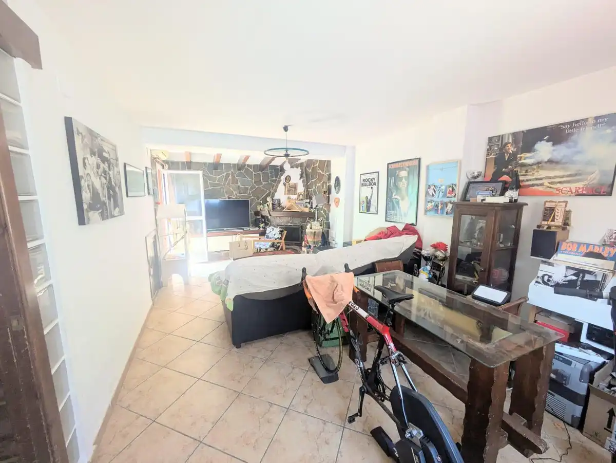 Sala d'estar de Casa adosada en venda en Torremolinos amb Aire condicionat, Calefacció i Jardí privat