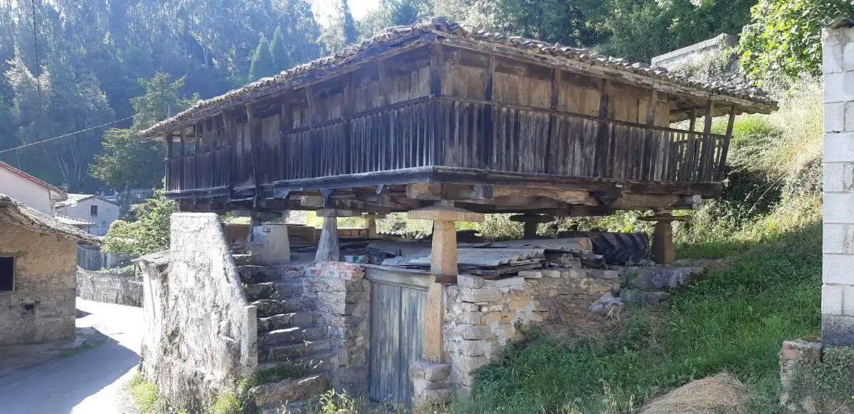 Casa en venda a Sariego