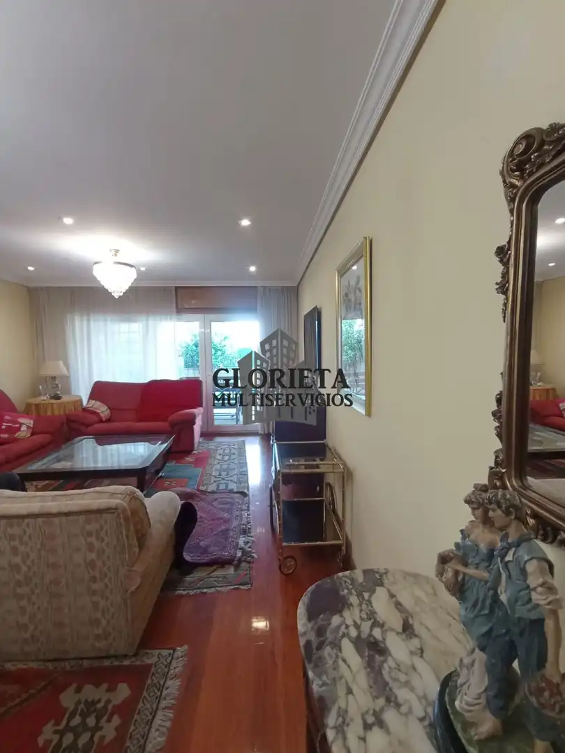 Sala de estar de Casa adosada en venta en Baiona con Calefacción, Parquet y Terraza