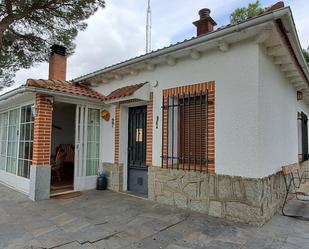 Exterior view of House or chalet for sale in Sanchidrián  with Heating, Private garden and Furnished