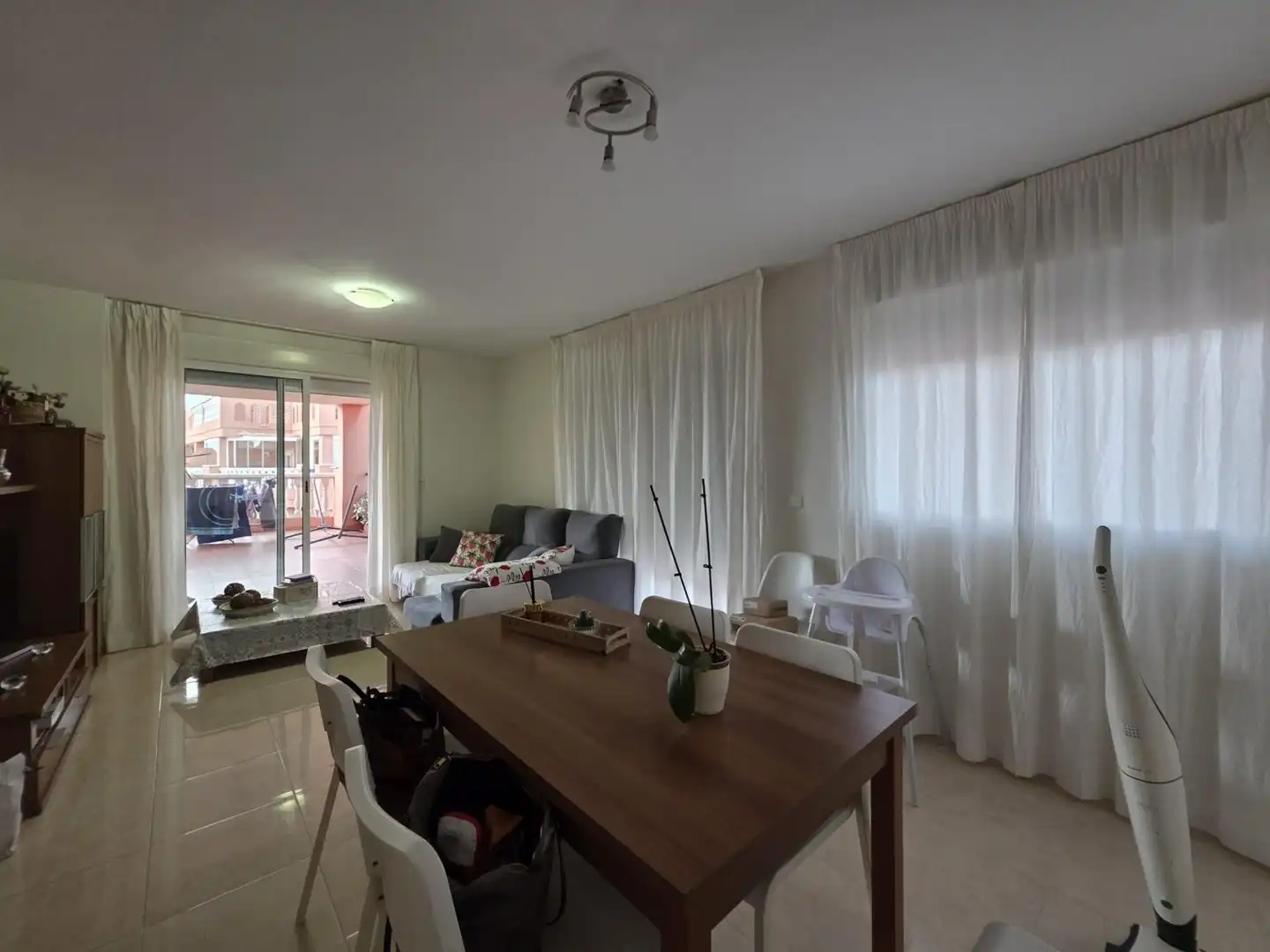 Sala de estar de Ático en venta en El Ejido con Aire acondicionado, Calefacción y Jardín privado