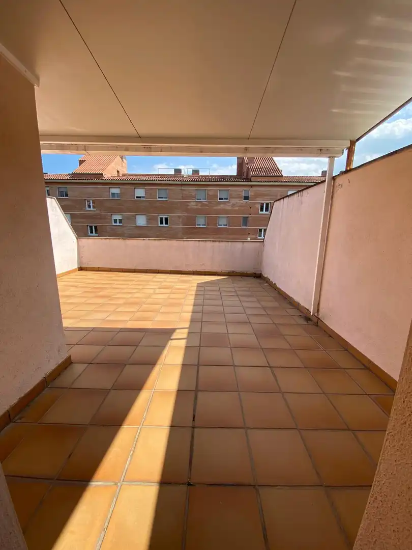 Terrassa de Casa adosada en venda en Salt amb Aire condicionat, Calefacció i Jardí privat