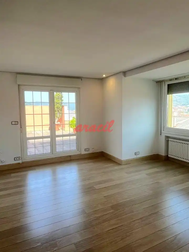 Habitación de Piso en venta en Ourense Capital  con Calefacción, Terraza y Balcón