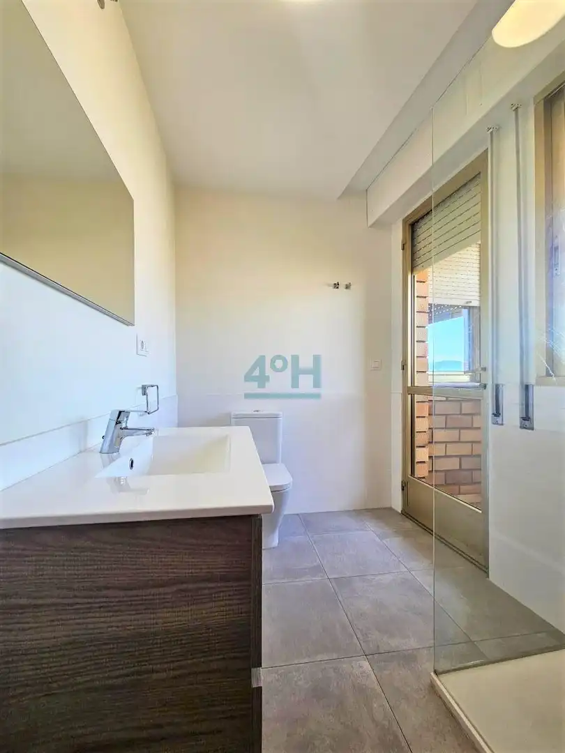 Bathroom of Study for rent in Ourense Capital   with Heating, Storage room and Furnished
