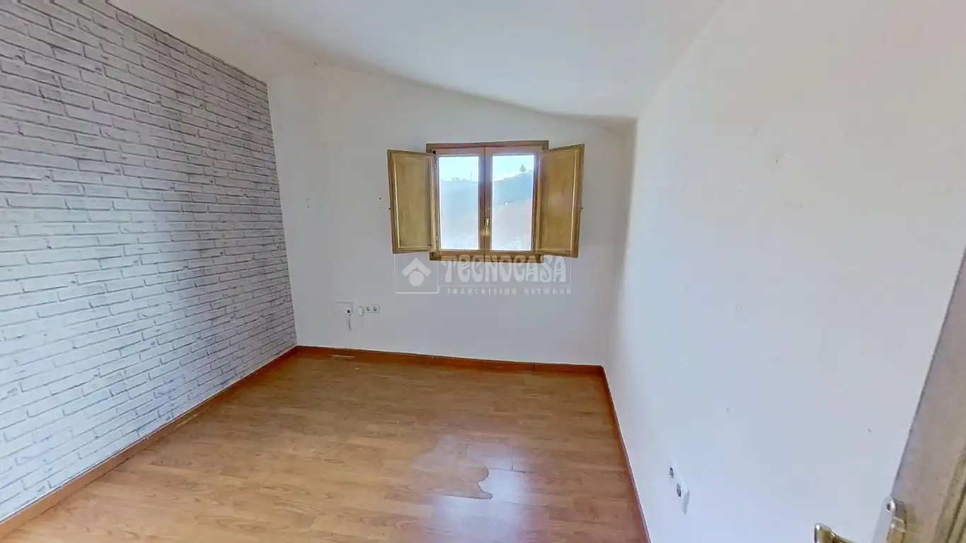 Dormitori de Pis en venda en Sallent amb Parquet, Terrassa i Balcó