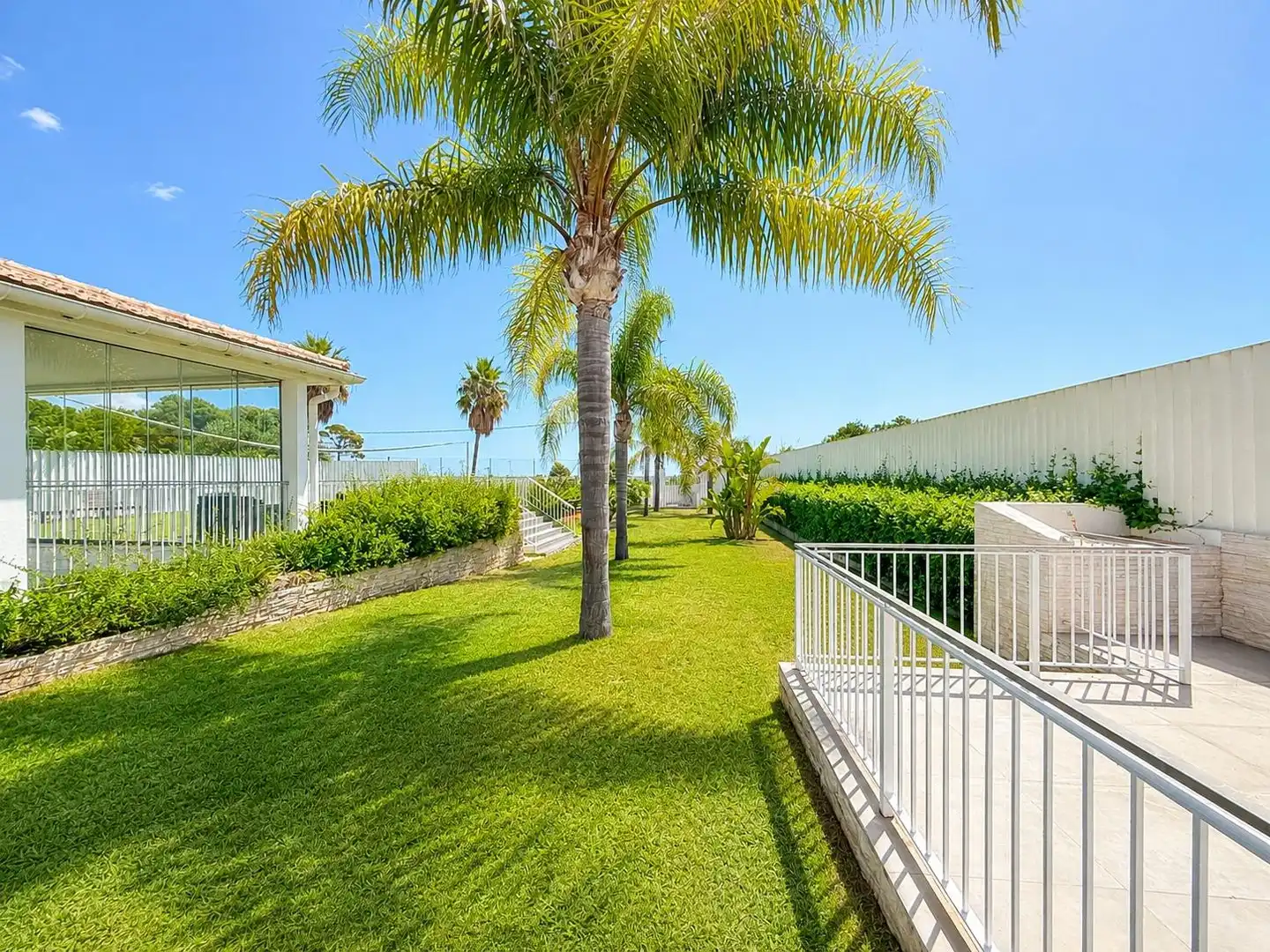 Vista exterior de Casa o xalet en venda en Carlet amb Aire condicionat, Calefacció i Jardí privat
