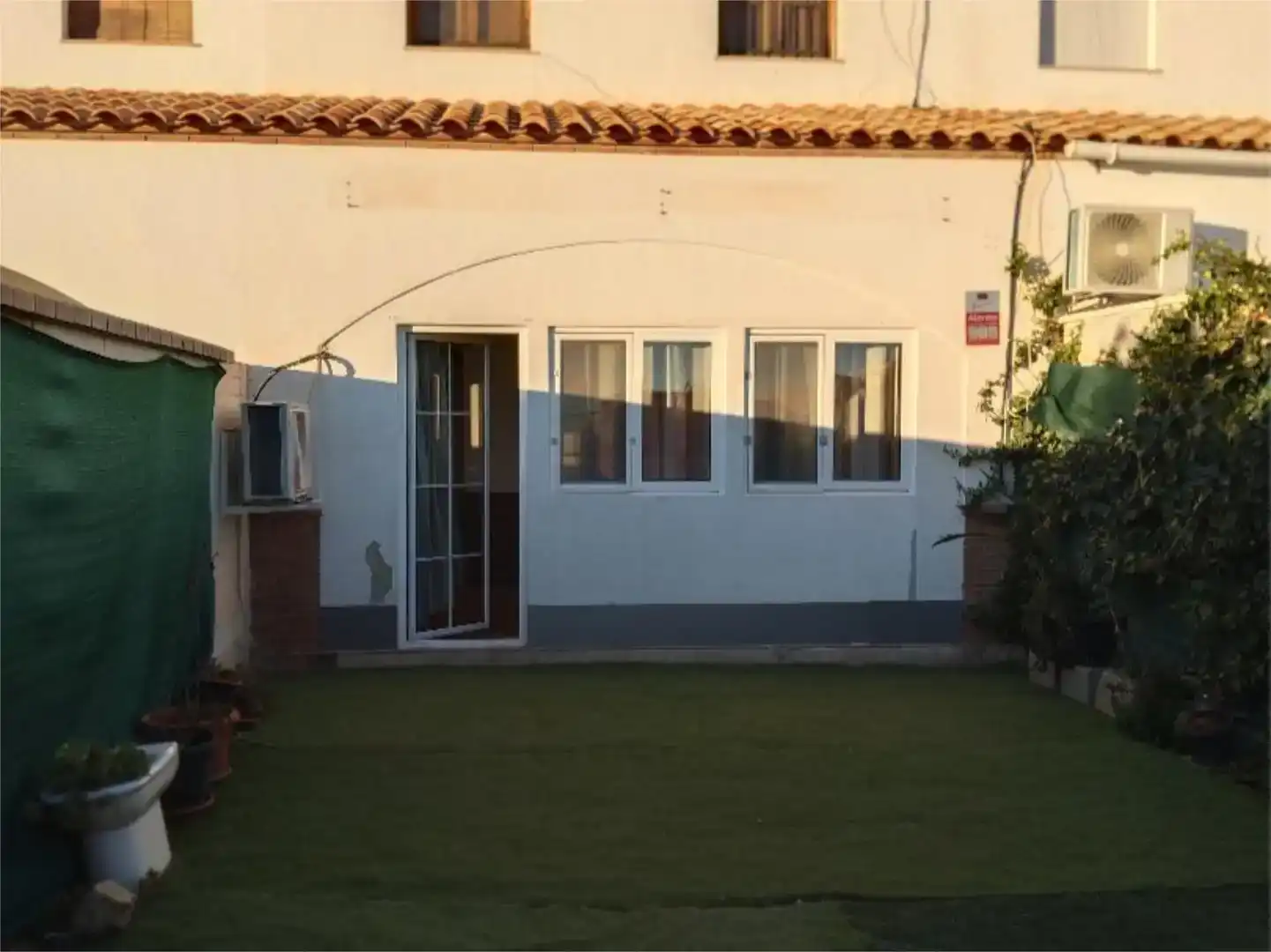 Vista exterior de Dúplex en venda en Enix amb Aire condicionat, Jardí privat i Moblat