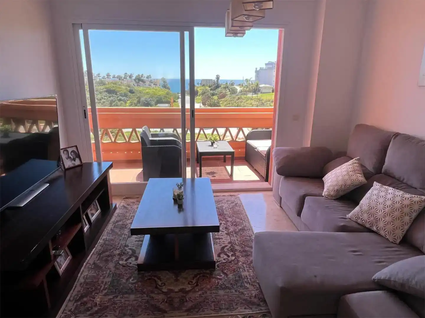 Sala de estar de Piso de alquiler en Mijas con Aire acondicionado, Jardín privado y Piscina