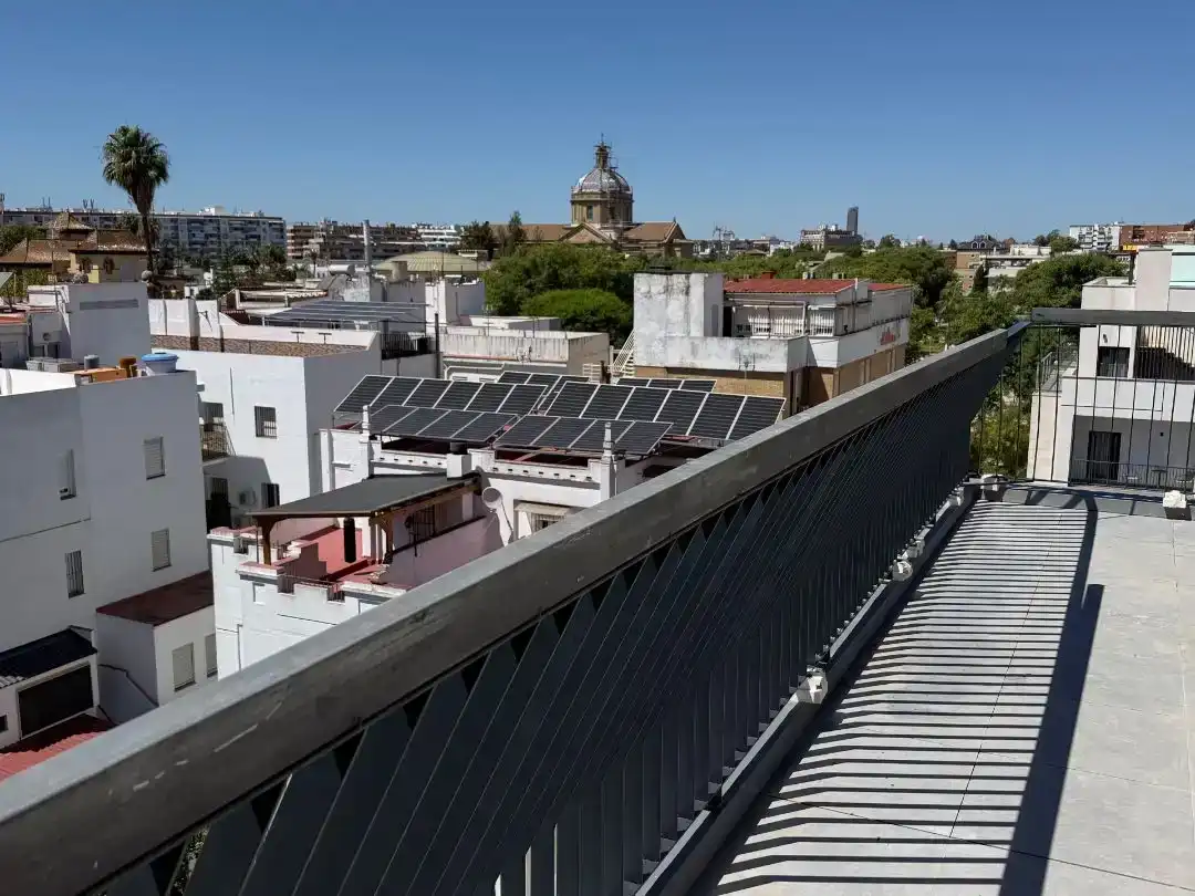 Vista exterior de Pis en venda en  Sevilla Capital amb Aire condicionat