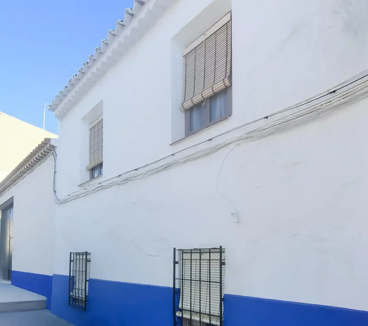 Vista exterior de Casa adosada en venda en Campo de Criptana amb Aire condicionat