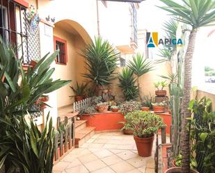 Jardí de Casa adosada en venda en Algeciras amb Jardí privat, Terrassa i Traster