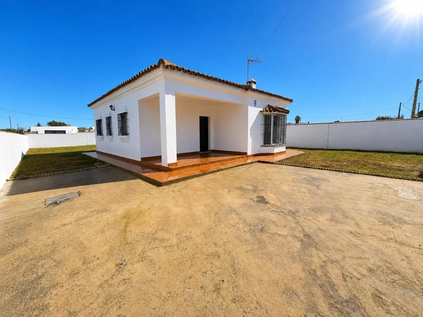 Exterior view of Houses for sale in Chiclana de la Frontera