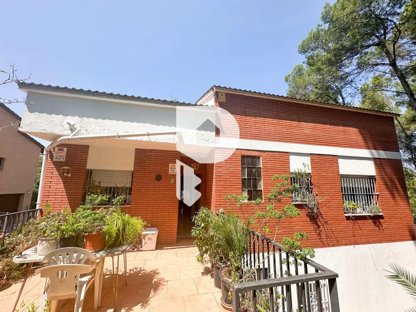 Vista exterior de Casa o xalet en venda en Pallejà amb Aire condicionat, Calefacció i Jardí privat