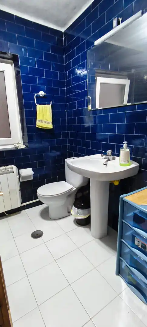 Baño de Piso en venta en Oviedo  con Calefacción, Trastero y Amueblado