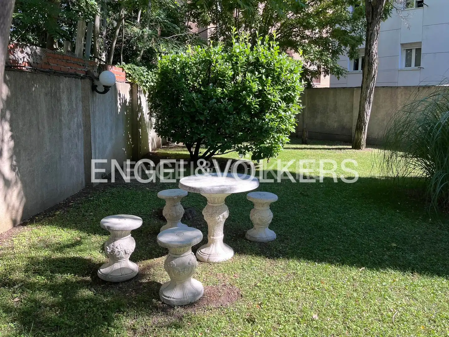 Terrassa de Estudi de lloguer en Madrid amb Aire condicionat, Calefacció i Jardí privat
