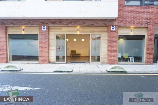 Local comercial en Venta en Milán - Pumarín